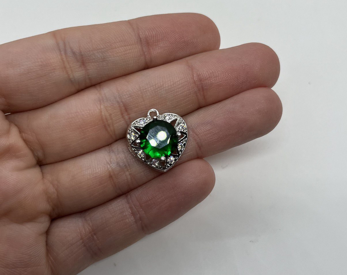 Подвеска Сердце с зеленым фианитом цвет серебро размер 17мм