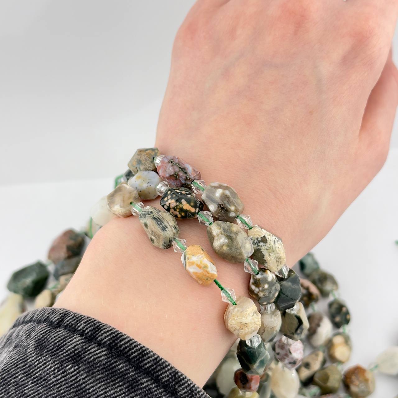 Агат моховой размер 10*13мм натуральные камни